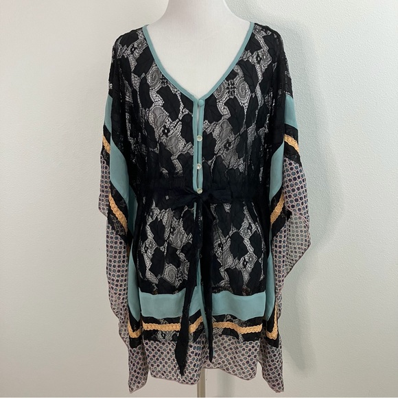 Ryu | Black Lace Shrug Top - Picture 6 of 14